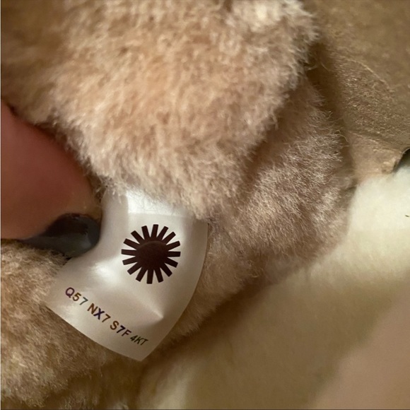 BRAND NEW IN BOX UGG Tasman Slipper. Ships out same or next day! - Picture 5 of 15